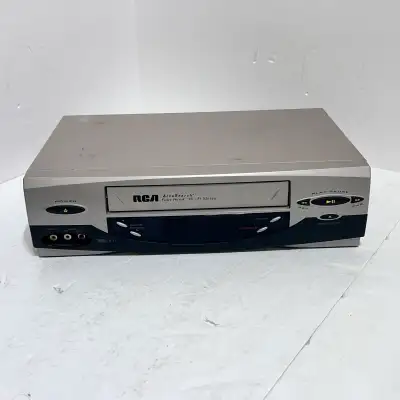 Watch your favourite movies the old fashioned way with this RCA AccuSearch Four Head Hi-Fi Stereo VC...