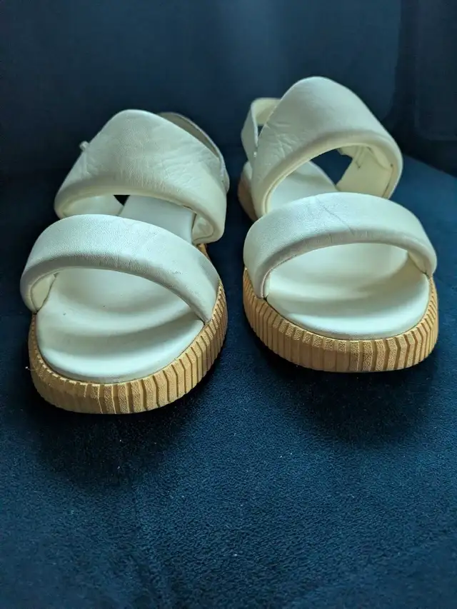 SOREL Ona Streetworks Go-To Flat Sandals  8.5 in Women's - Shoes in Calgary - Image 3