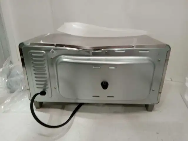 NEW Black & Decker 4-Slice Toaster Oven with Natural Convection  in Toasters & Toaster Ovens in Barrie - Image 5