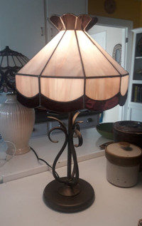Scalloped Stained Glass Lamp