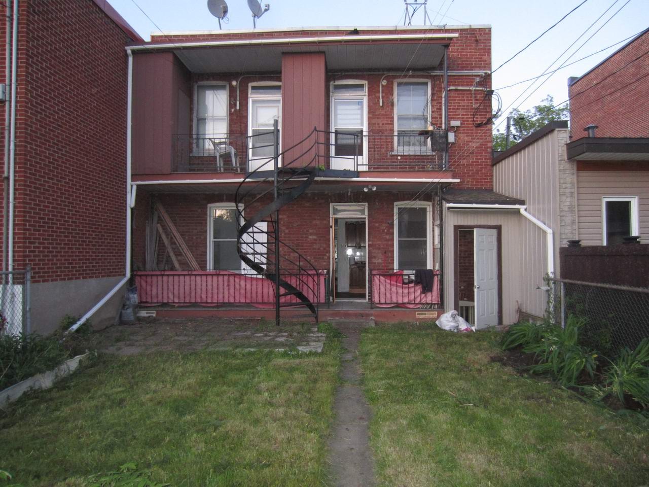 6½ Renovated Family Apartment w/ Backyard & Parking, Metro Monk — photo 1