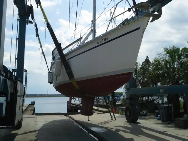 1990 Hunter Legend 35.5 Sailboat in Sailboats in Owen Sound - Image 3