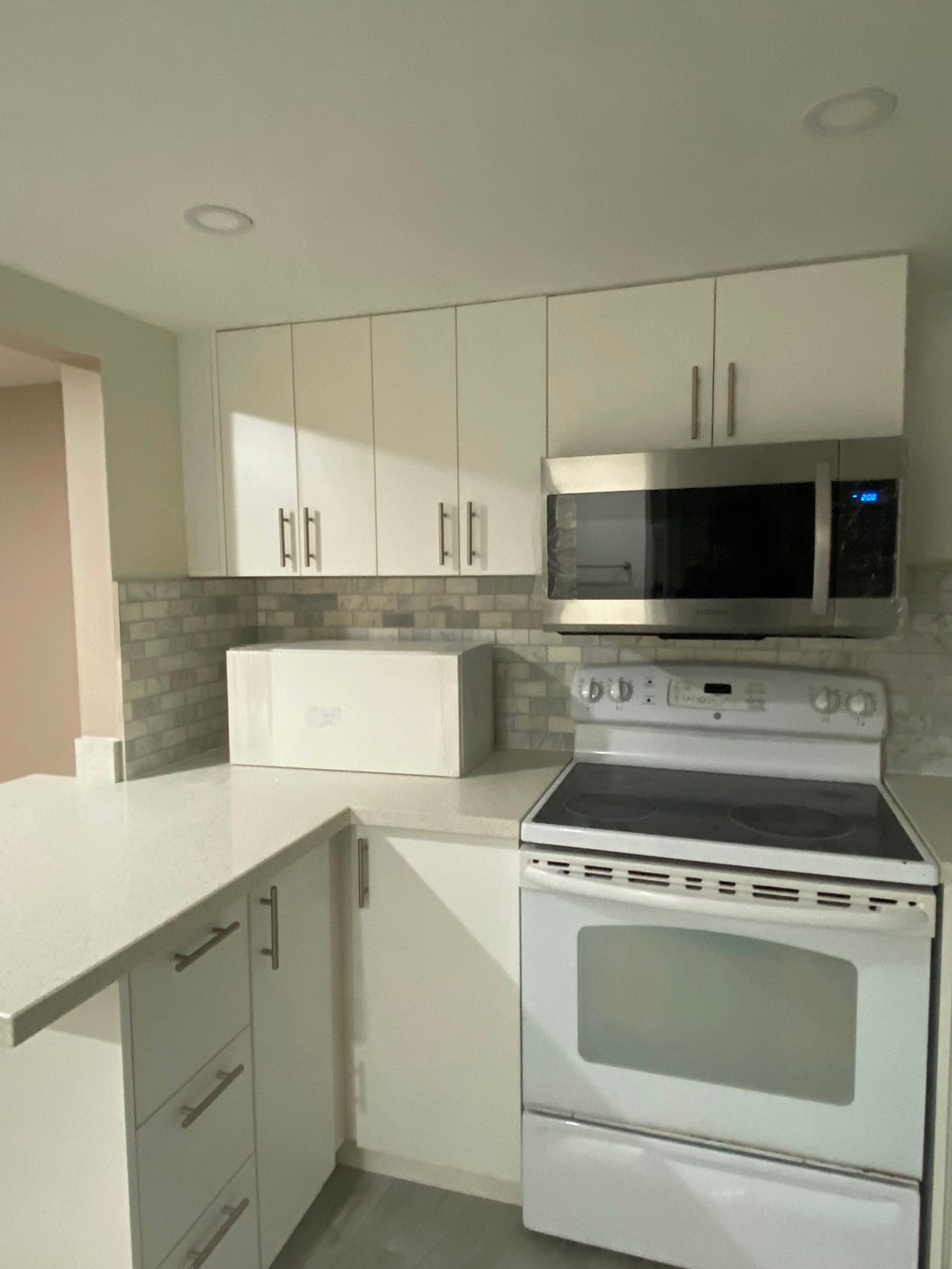 Basement apt available at Bayly and Liverpool 4
