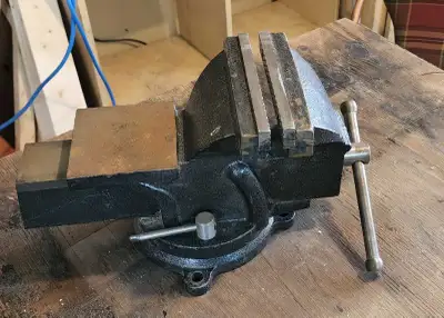 outil à  vendre, View more