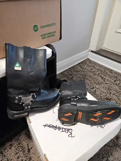 Get yourself a sturdy pair of Harley Davidson work boots. I'm selling these Harley Davidson work boo...