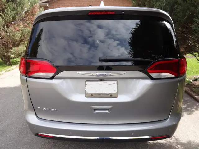 2017 Chrysler Pacifica Touring L 101550Km in excellent condition in Cars & Trucks in Markham / York Region - Image 5