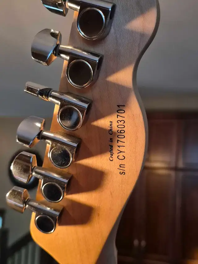 Squier tele lefty in Guitars in Edmundston - Image 4