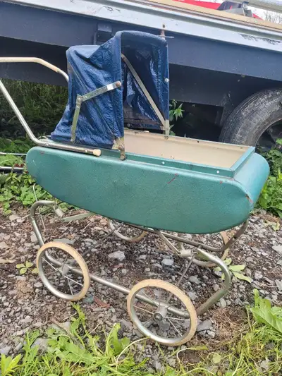Vintage doll stroller pram located in enterprise 30 mins from kingston and napanee can deliver depen...