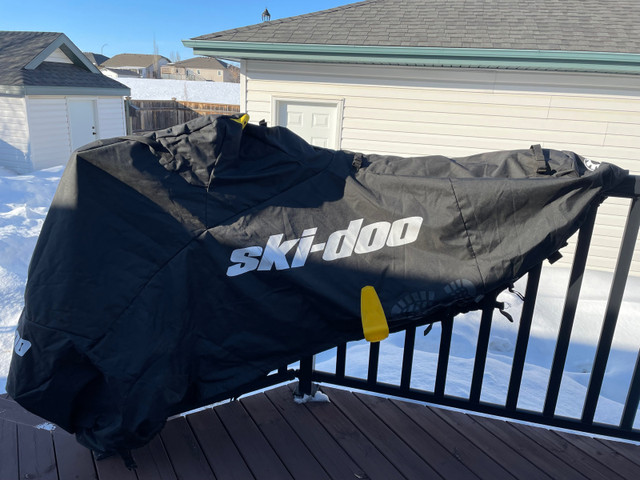 Skidoo Gen 4  Cover/Tarp in Snowmobiles Parts, Trailers & Accessories in Saskatoon - Image 2