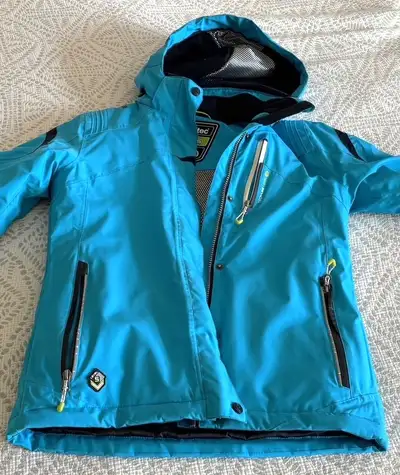 Girls Killtec Level 5 ski jacket with removeable hood. The Killtec Junior Ski Jacket in this Blue co...