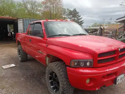 2000 Ram Sport 4x4 Quad cab Truck runs and drives good, comes with lots of brand new parts new in bo...