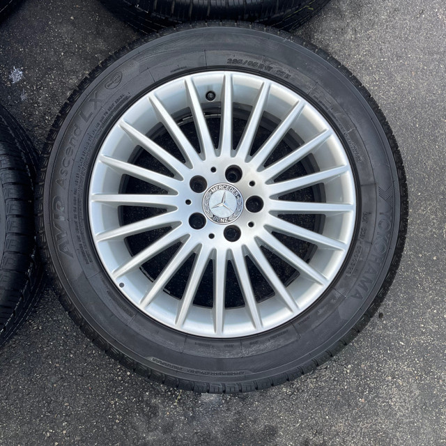 Mercedes OEM 20-Spoke alloy wheels w/ like new Yokohama tire  in Tires & Rims in St. Catharines - Image 3