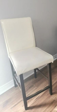Bar chair 8$ in good condition