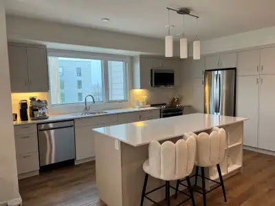 9 St. Martha’s Court 2 bedrooms + den | 1.5 bathrooms | Two-storey townhouse (2nd & 3rd floors) $2,2...