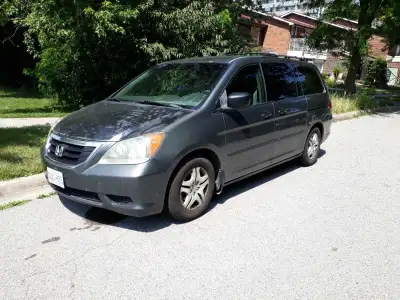 2008 Honda Odyssey 255,500 kms. V6 Runs, drives, stops. A little rust ontop of rear wheel well areas...