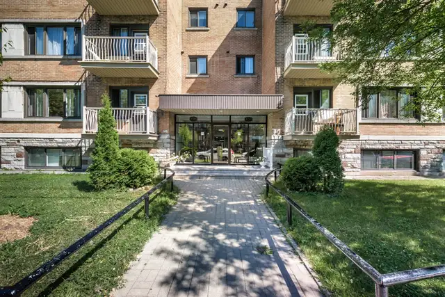 Bright 3 ½ -Metro Côte-Sainte-Catherine-Available November 1st