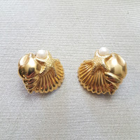 Vintage Avon Gold Tone Faux Pearl Starfish Cllip On Earrings