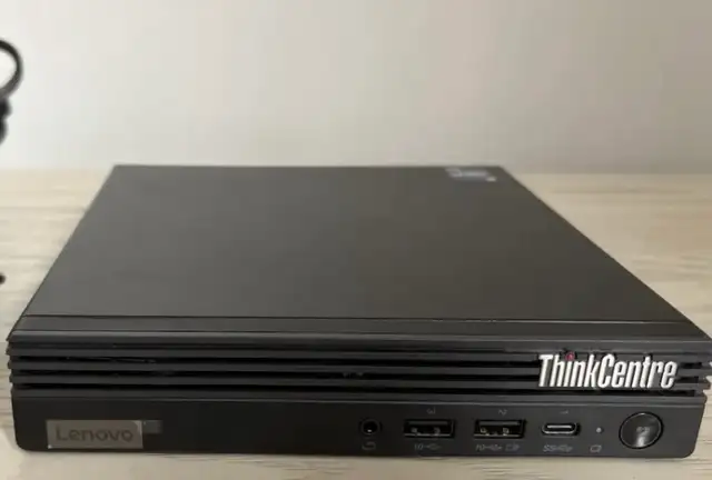 Lenovo ThinkCentre M70q Gen5 i5 11400T - 16go RAM 256go SSD NVMe in Desktop Computers in City of Montréal - Image 2
