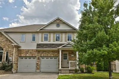 2 Bedrooms and basement for Rent – Townhouse in Oakville (Dundas & Bronte) Two spacious bedrooms on...
