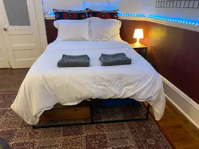 Vacation Rooms for Rent near AGO