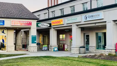 ✅ Excellent Location (Yonge Street & York Mills Rd). ✅ Renowned THE LINKS Plaza Has Strong Loyal Cus...