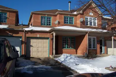 3 bedroom townhouse for rent on quiet street with fenced backyard and backing onto park, extra parki...