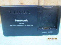 Panasonic Lumix Camera Battery Charger Model DE-928