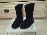 Ladies Lugz Boots (size 6, Brand NEW)