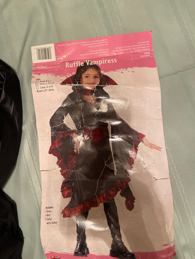 Ruffle Vampire Halloween Costume age8-10 Medium  in Costumes in Ottawa - Image 2