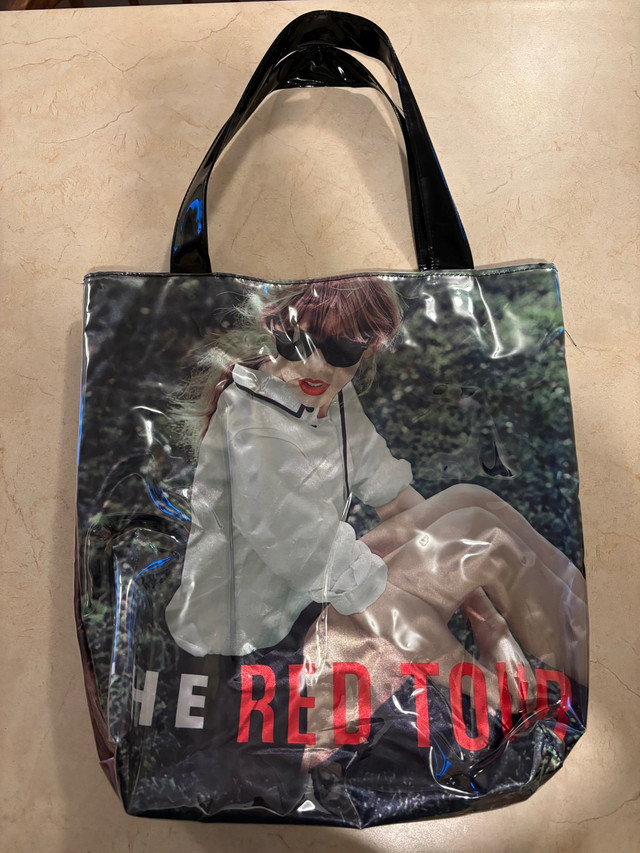 Taylor swift limited edition vinyl tote bag from red tour VIP sw in Arts & Collectibles in Thunder Bay