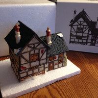 DEPT 56 - TUDOR COTTAGE - ATTENTION SERIOUS DICKENS COLLECTORS