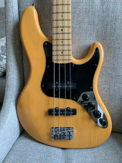 fender jazz bass American 1999 with John Suhr preamp and pickups, View more