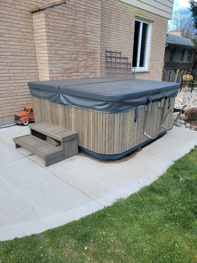 Jacuzzi j335 hot tub parts in Hot Tubs & Pools in Chatham-Kent