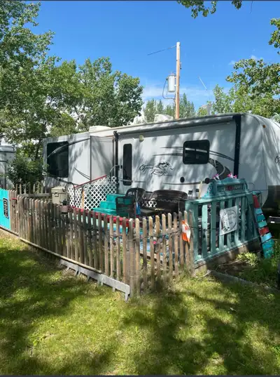 MODEL RT316RLS 4 SEASON READY $19999 Firm Travel trailer Not 5th wheel 120 miles on trailer as rente...