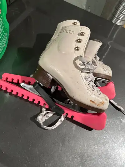 Girls 12.5 cam figure skates and guards