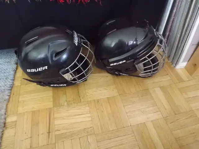 2YOUTHS-TEENS ICE HOCKEY HELMETS+FUL CAGE PROTECTION BAUER BUNDL in Hockey in City of Toronto - Image 8