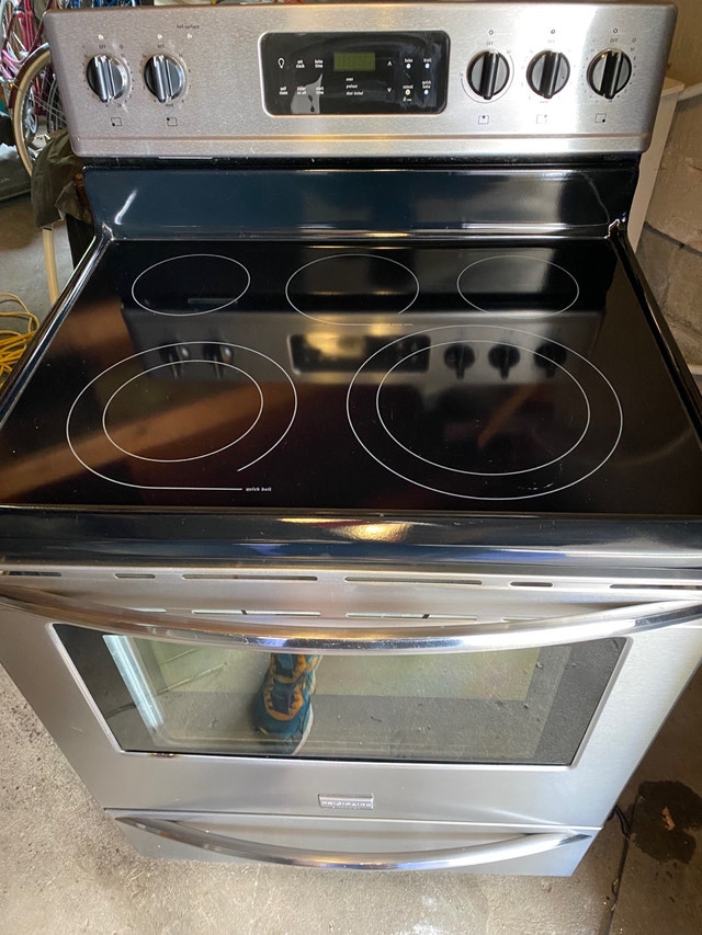 Fridgedaire Quick Bake Stove Stoves, Ovens & Ranges Oshawa / Durham