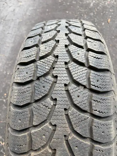 4 pneus d’hiver comme neuf Rovelo RWS-677 225/60R17 Usure: 11/32