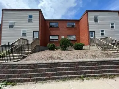 2 Bdrm apartment for rent in downtown Parry Sound