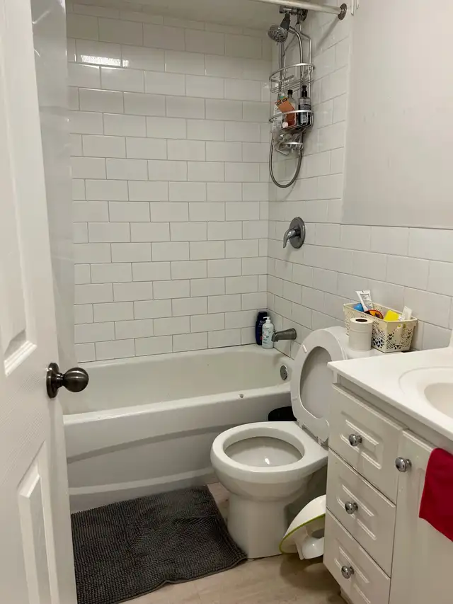 Room for rent  in Room Rentals & Roommates in City of Toronto - Image 6