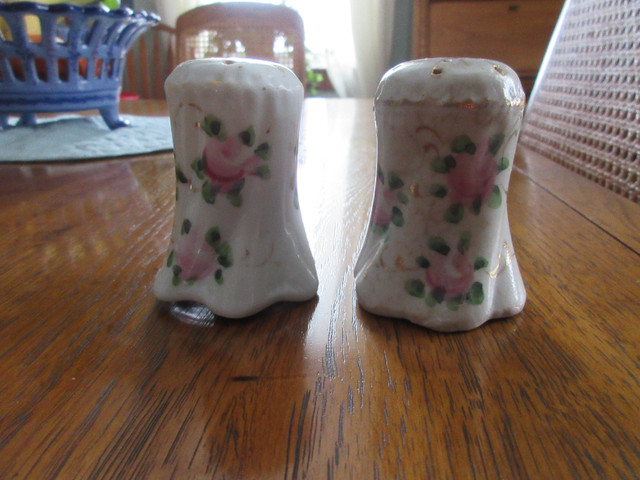 VINTAGE SALT AND PEPPER SHAKERS in Arts & Collectibles in Cornwall - Image 4