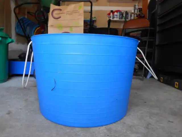 OUTSIDE TUB555211265085296643