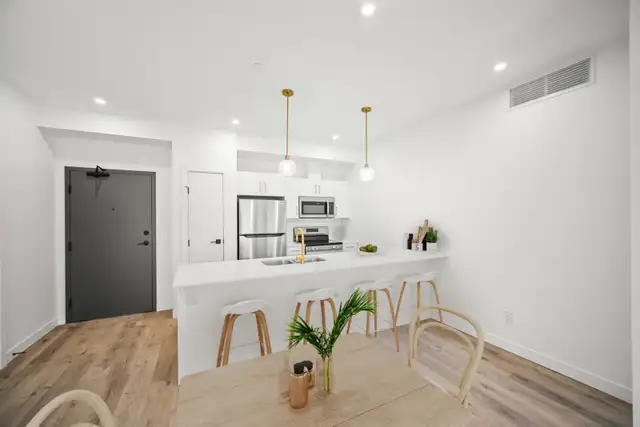 LUXURY 2 Bed 2 Bath! Located In Garden City!