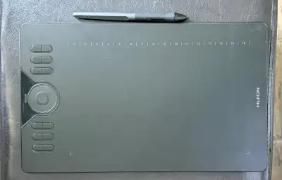 No issues with it, selling because don't need it anymore.