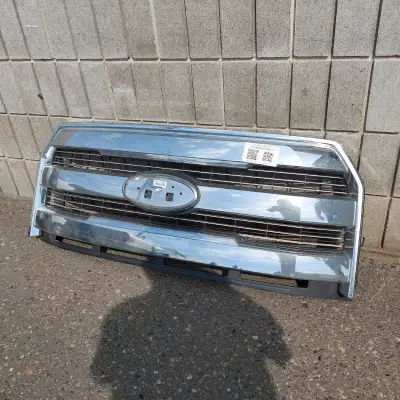 2015-2017 F-150 Lariat Front Chrome Grille Used- Good condition Pick up location: Mission