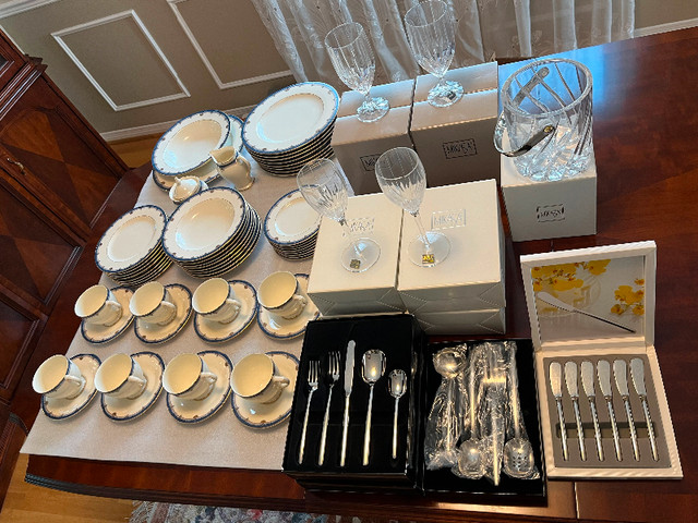 Mikasa Fine Ivory dinnerware set-Majestic Hall, 8 sets (48 piec) in Kitchen & Dining Wares in Markham / York Region
