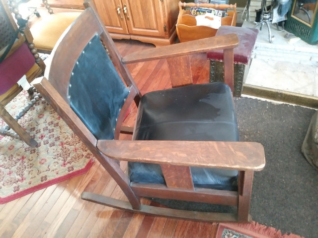 Mission Rocker (Rocking Chair, antique) in Chairs & Recliners in Markham / York Region - Image 2