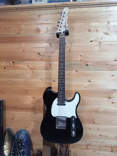 G&L Tribute Telecaster Asat Classic in excellent condition. Comes with a set of new strings, a Behri...