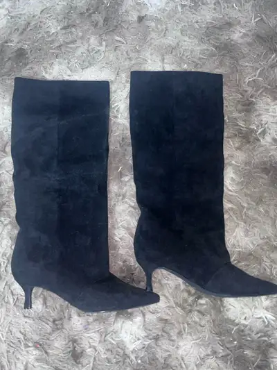 Mirraazzira Women’s Black Pointed Toe Slouchy Suede Kitten Heel, View more