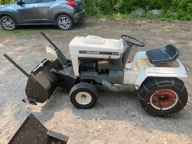 Bolens lawn tractor in Lawnmowers & Leaf Blowers in Trenton - Image 3